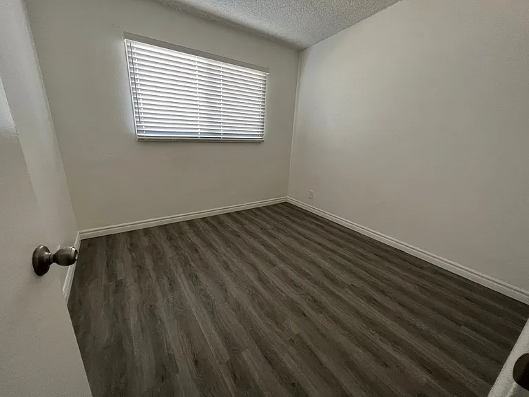 320 Palm Dr — Photo 11