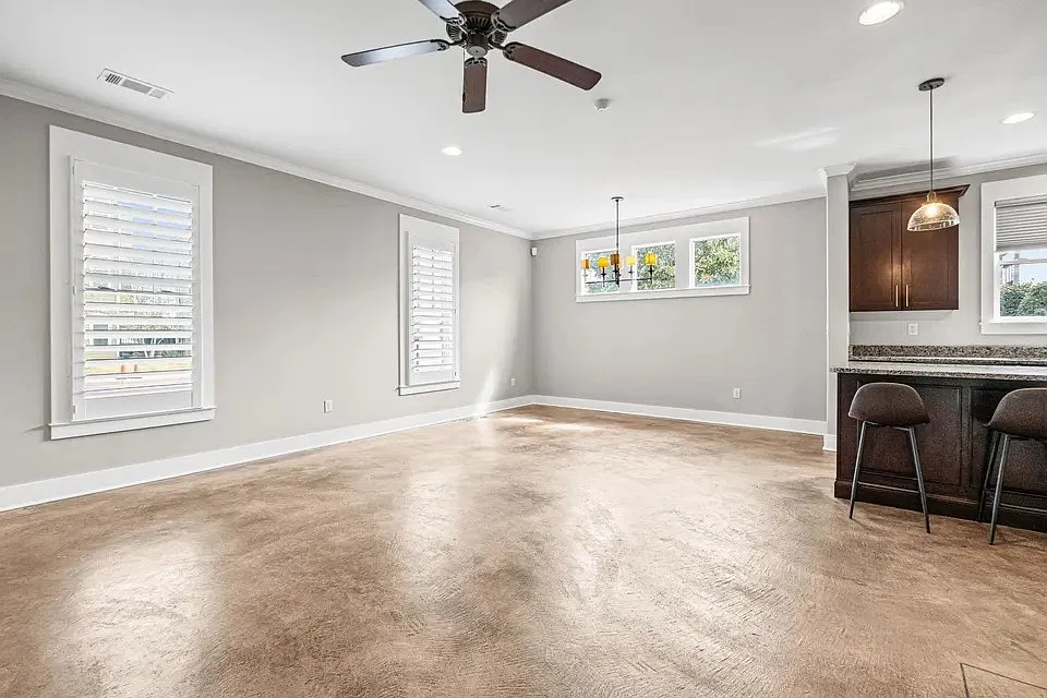 3 bed, 2.5 bath, 2429 sqft, $2,500 — Photo 3