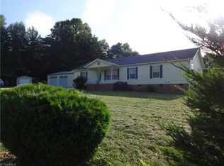 1137 Pond Rd, Ararat, VA 24053