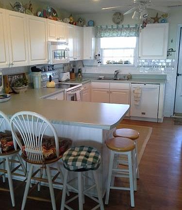 4th image of 520 W Beach Dr