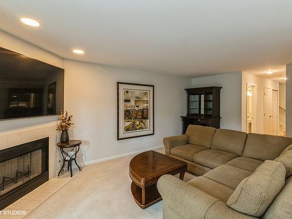 3rd image of 1548 N Saint Marks Pl
