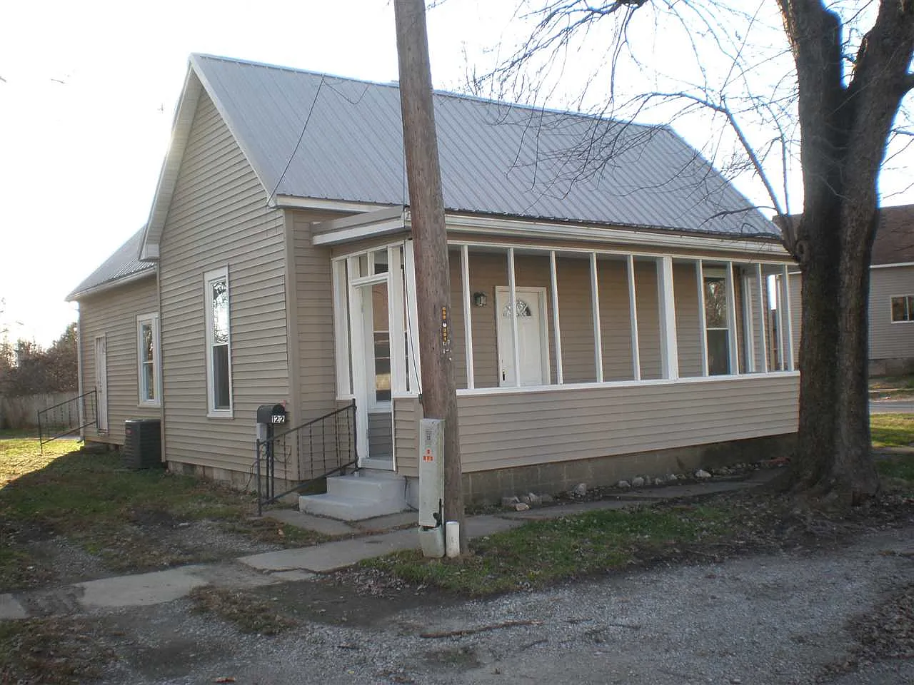 122 W Elm St photo 1