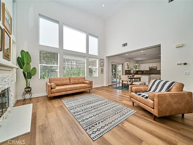 6377 Peach Ave — Photo 3
