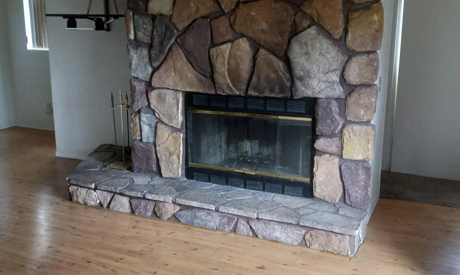 3 bed, 1400 sqft, $1,900 — Photo 2