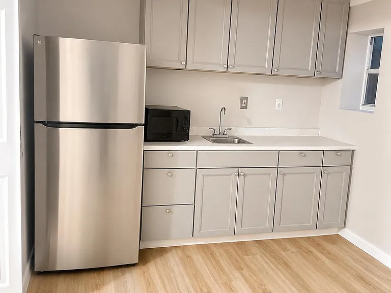 1329 NE 5th Ave #1 — Photo 3