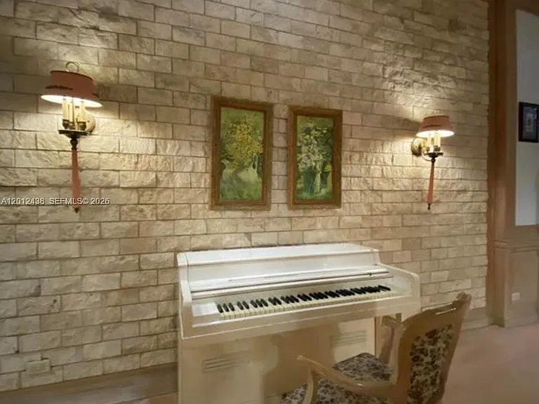 6039 Collins Ave #1033 — Photo 34