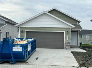 6861 Thomas St, Horace, ND 58047