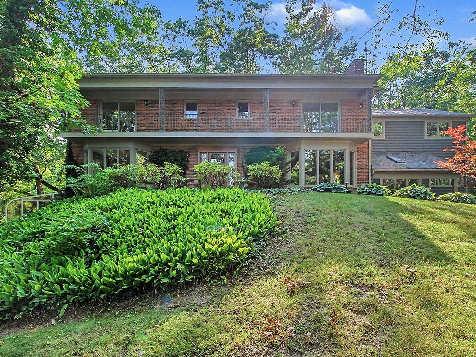 1st image of 432 Riverview Dr