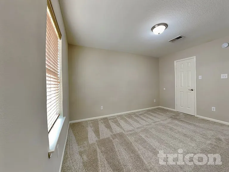 8523 W Highlands Xing — Photo 17
