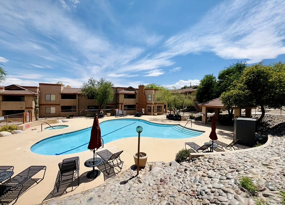 2 bed, 2.0 bath, 1004 sqft, $1,595 — Photo 1