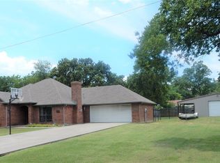 120 N Sherman St, Pilot Point, TX 76258