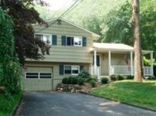 5 Mohawk Dr, Norwalk, CT 06851