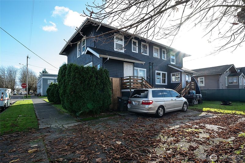 3rd image of 300 W 3rd Street