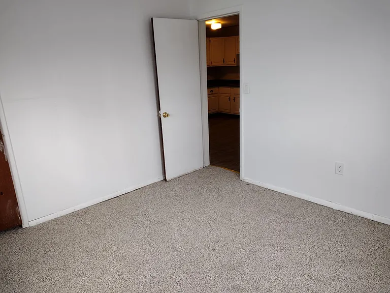 148 Rosalyn Ct #201B — Photo 9