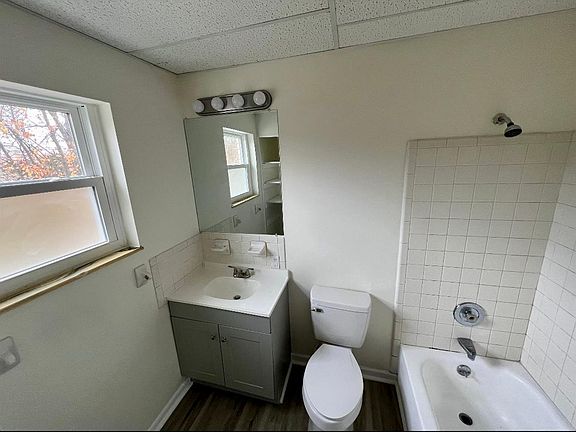 4th image of 209 N Woodland Dr #2