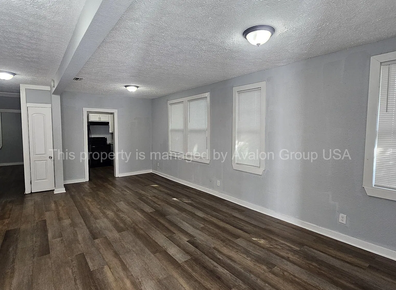 3 bed, 1006 sqft, $1,245 — Photo 2