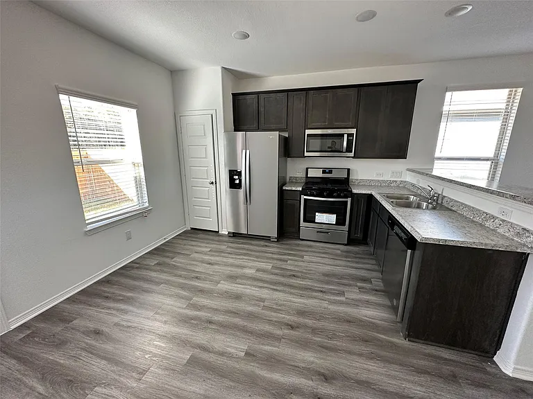 16662 Moss Ln — Photo 3