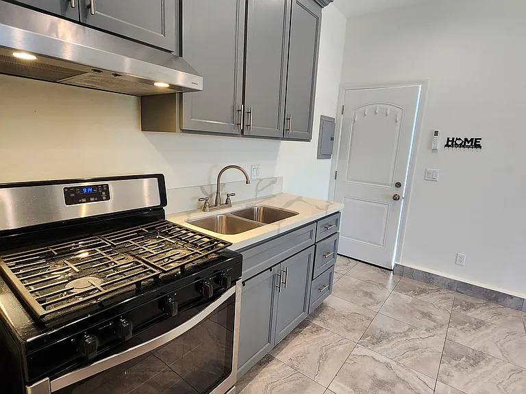 9852 Cabanas Ave — Photo 18