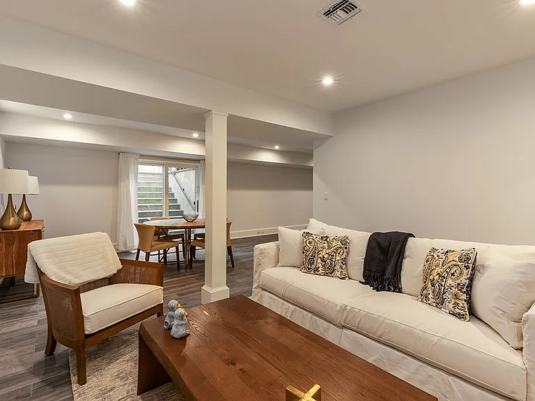 Woodcrest Dr — Photo 27