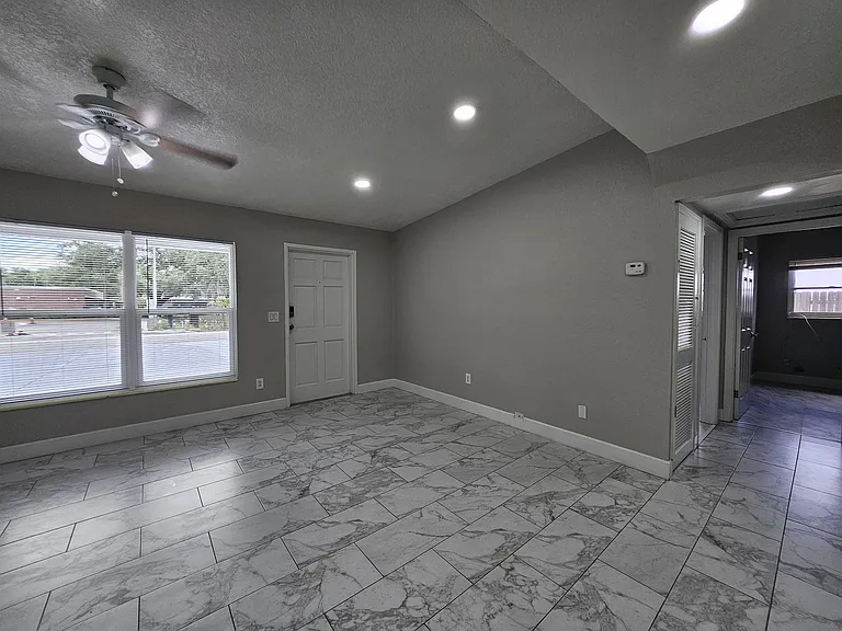 10117 N Ola Ave — Photo 11