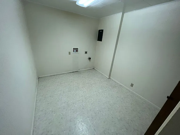 221-223 E Sunset Dr. — Photo 17
