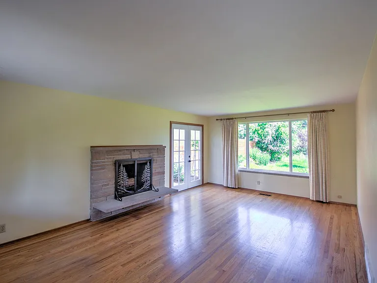 1636 Conger Ave NW — Photo 5