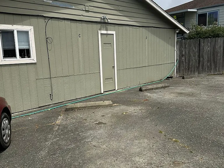 414 Watson St — Photo 13