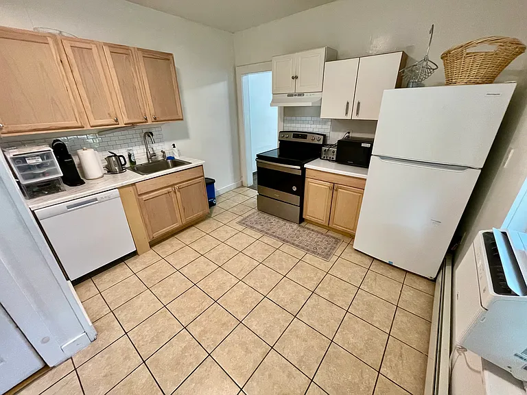 229 Wood St #2 — Photo 5