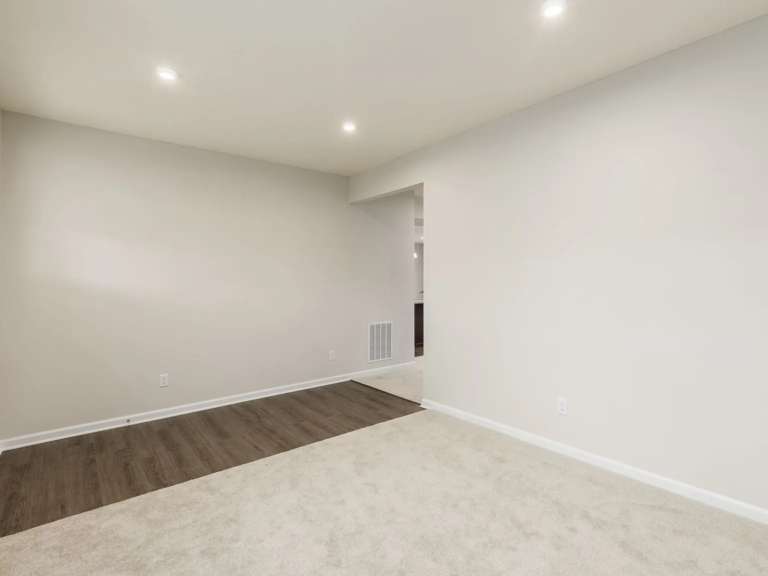 5 bed, 3750 sqft, $3,499 — Photo 4