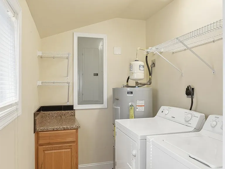 4 Thorn St — Photo 13