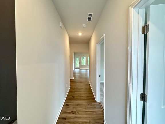 4th image of 190 Buckthorn Dr