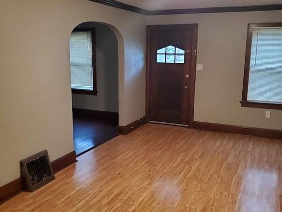 3rd image of 2674 Maplewood St
