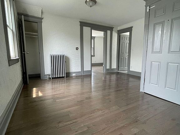 4th image of 240 Sunset Ave #3