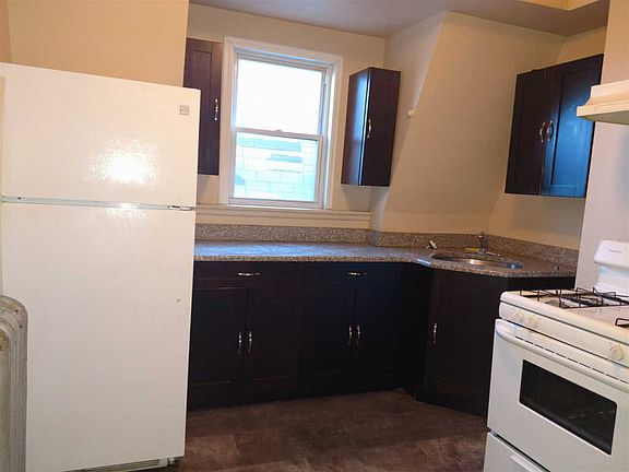 3rd image of 308 Arlington Ave #3