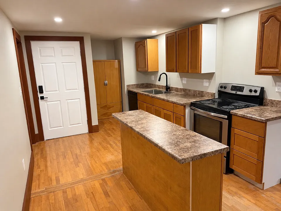 382 Main St #C