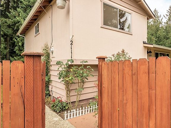 4th image of 21110 NE 61st St