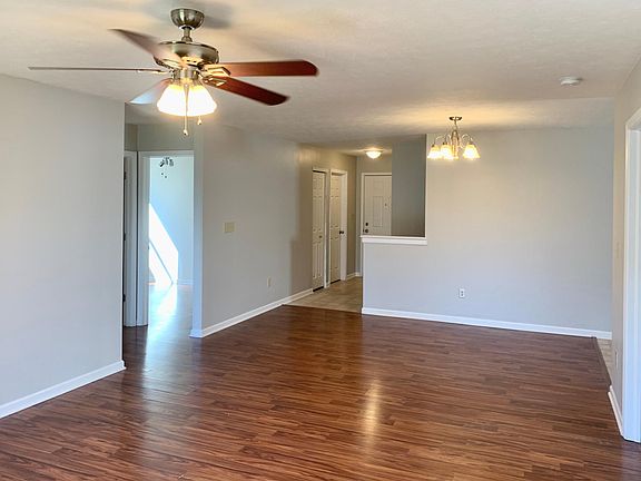 3rd image of 621 Grassy Bend Dr