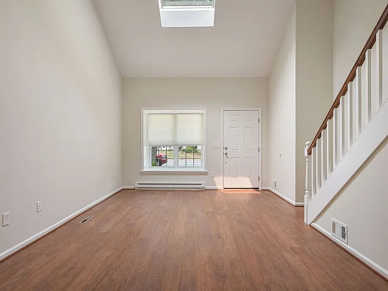 176 Stoney Dr — Photo 4