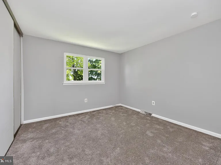 299 Florence Dr — Photo 16