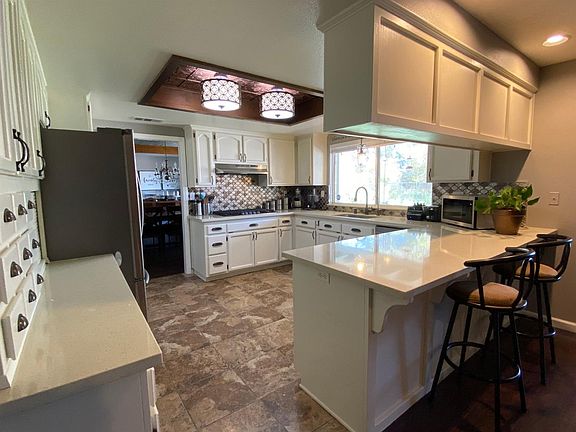 4th image of 15870 Elcona Pl