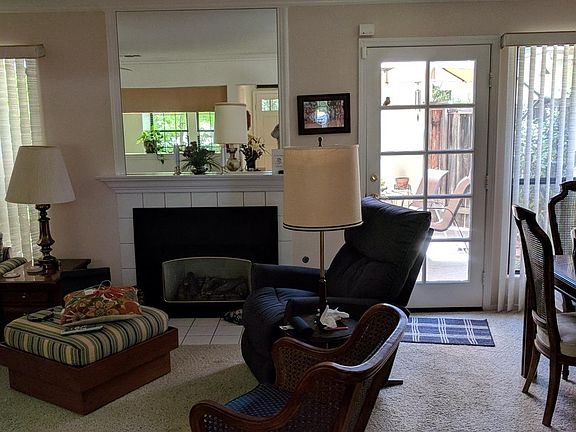 4th image of 945 E Foxhill Dr