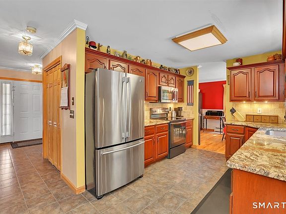 5th image of 69 Ledgebrook Lane