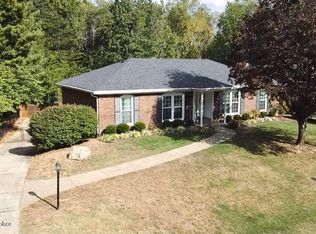 8209 Twin Lakes Ct, Louisville, KY 40214