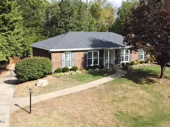 8209 Twin Lakes Ct, Louisville, KY 40214