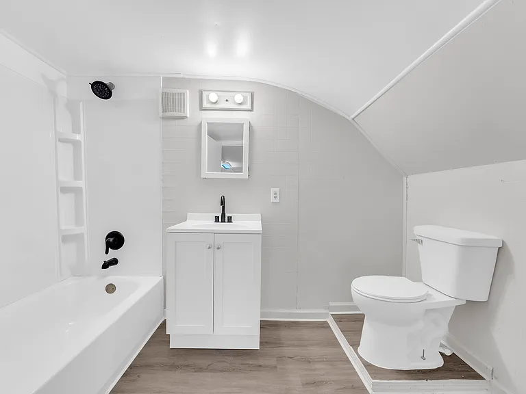 2677 E 126th St #3 — Photo 9
