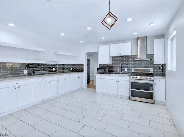 6017 Natures Dr, Las Vegas, NV 89122