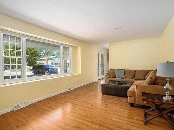 5th image of 1885 Shorewood Dr