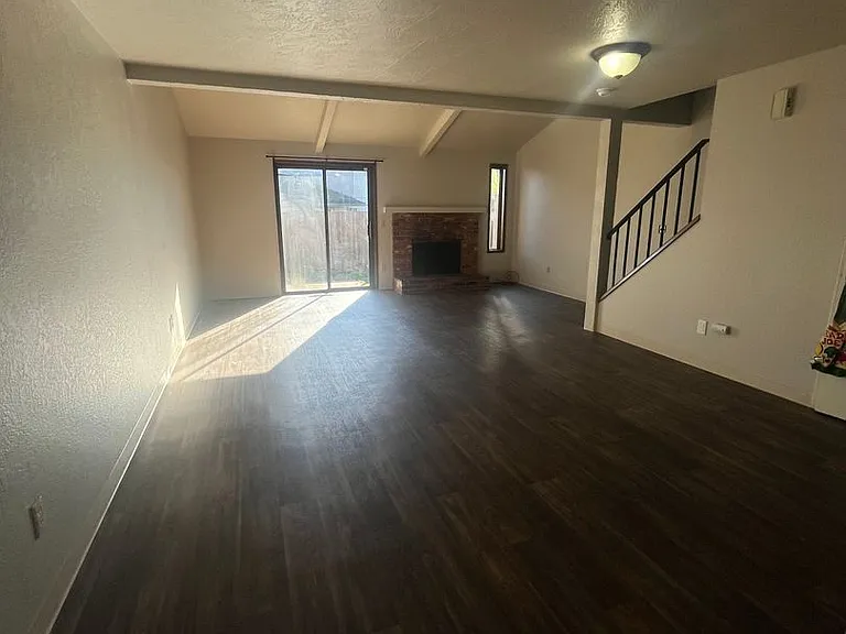 329 S 40th Pl #B — Photo 3