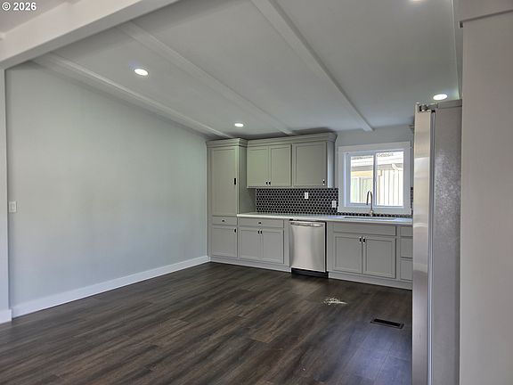 5th image of 13900 SE Highway 212 Unit 181
