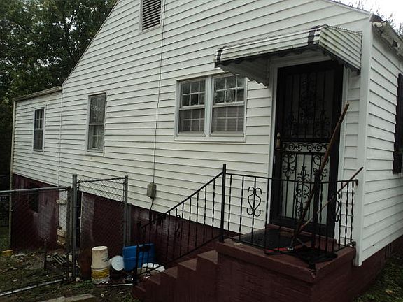 2nd image of 2016 Saxton Ave